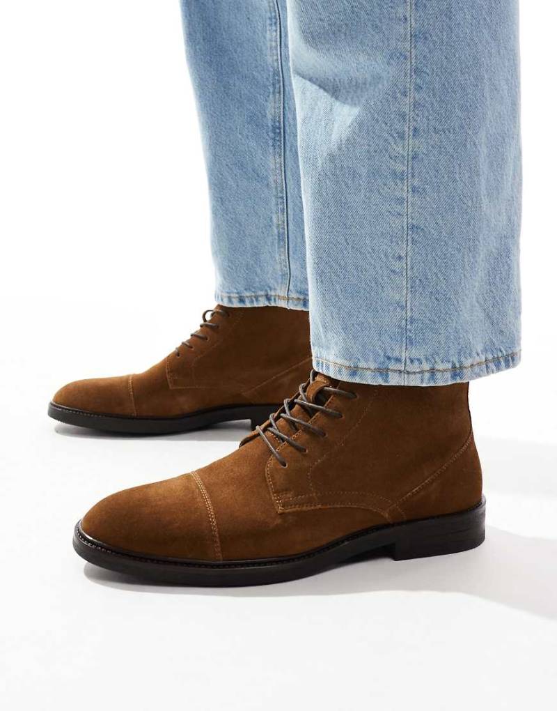 ASOS DESIGN - Schnürstiefel aus Wildleder in Hellbraun von ASOS DESIGN