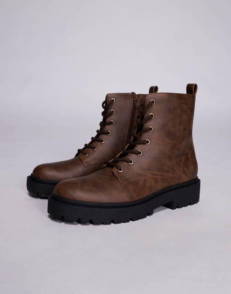 ASOS DESIGN - Schnürstiefel in Braun mit dicker Sohle-Brown von ASOS DESIGN