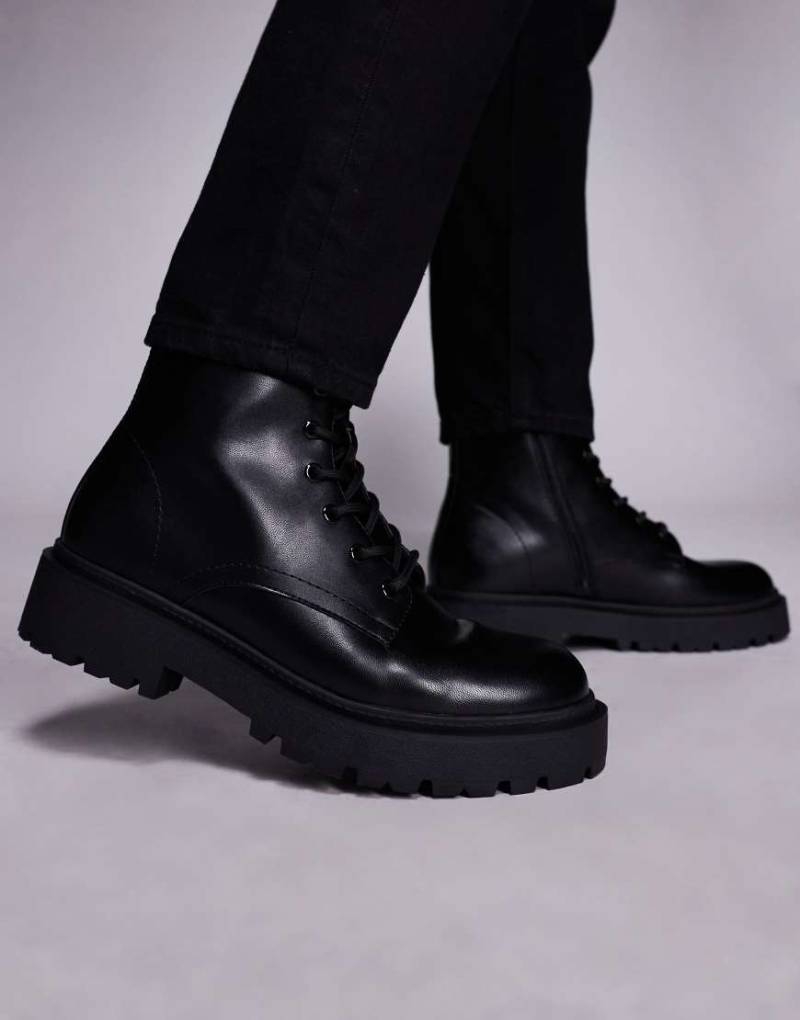 ASOS DESIGN - Schnürstiefel in Schwarz mit dicker Sohle von ASOS DESIGN