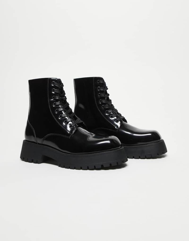 ASOS DESIGN - Schnürstiefel mit dicker Sohle in Schwarz von ASOS DESIGN