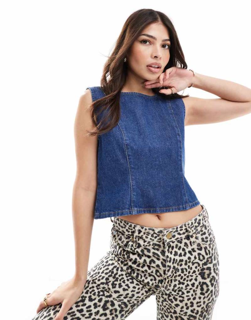 ASOS DESIGN - Schößchenoberteil aus Denim in Mittelblau von ASOS DESIGN