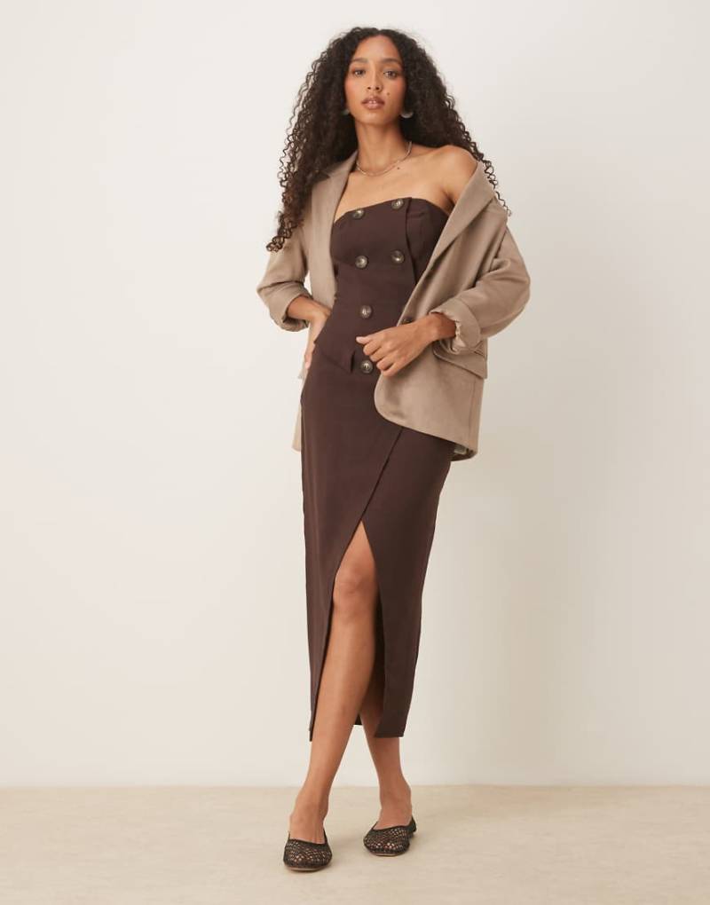 ASOS DESIGN - Schokobraunes trägerloses Midi-Bleistiftkleid im Trenchcoat-Look von ASOS DESIGN