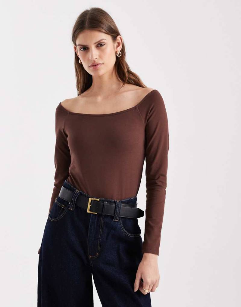 ASOS DESIGN - Schulterfreier Body aus Baumwolle in Schokobraun-Brown von ASOS DESIGN