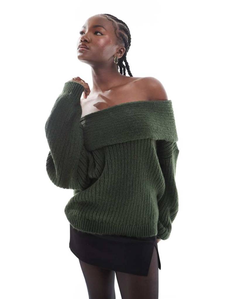 ASOS DESIGN - Schulterfreier Oversize-Pullover aus Strick in Tannengrün-Marineblau von ASOS DESIGN
