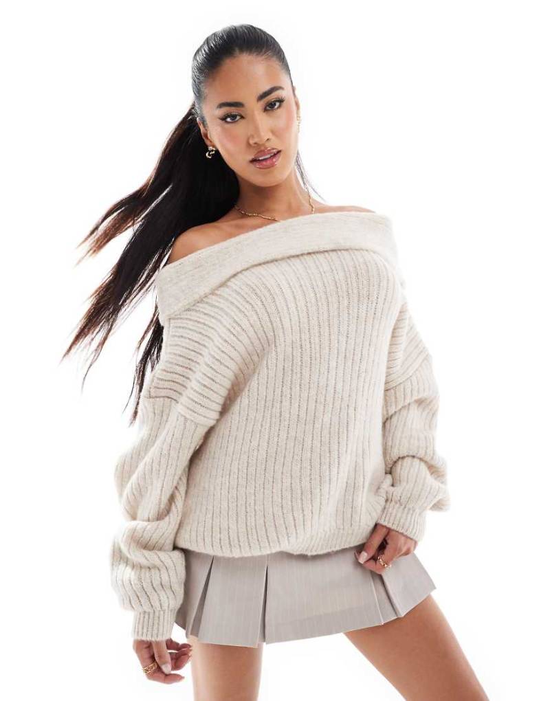 ASOS DESIGN - Schulterfreier Oversize-Strickpullover in Cremeweiß-Neutral von ASOS DESIGN