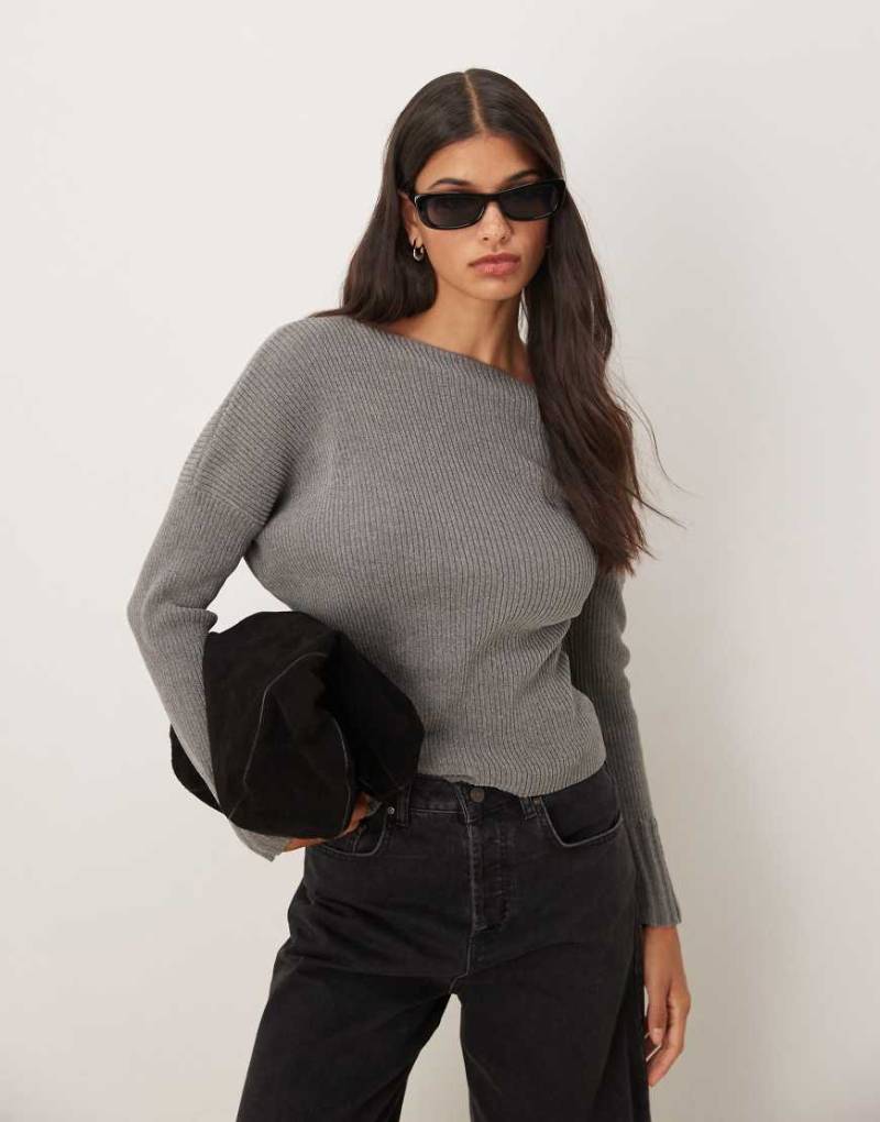 ASOS DESIGN - Schulterfreier Pullover aus Chenille in Grau von ASOS DESIGN