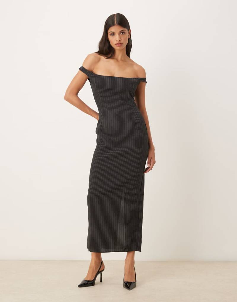 ASOS DESIGN - Schulterfreies, elegantes Midi-Bleistiftkleid in Schwarz mit Nadelstreifen von ASOS DESIGN