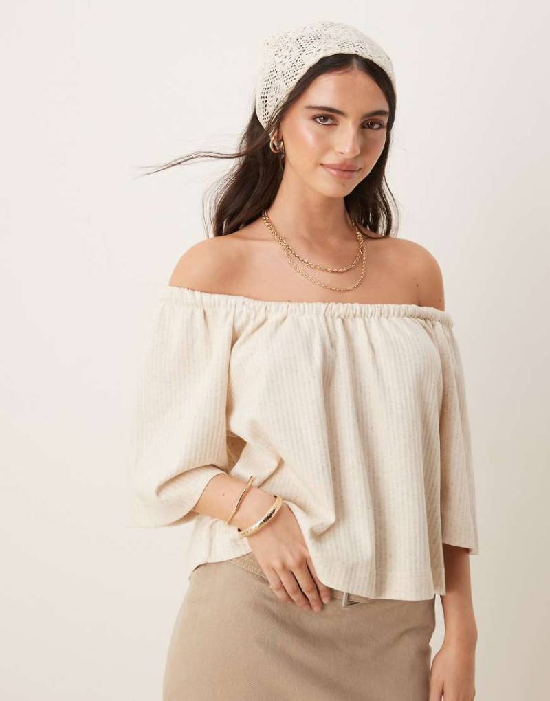 ASOS DESIGN - Schulterfreies, kurzärmliges Cropped-T-Shirt mit Streifenmuster in neutralen Farben-Bunt von ASOS DESIGN