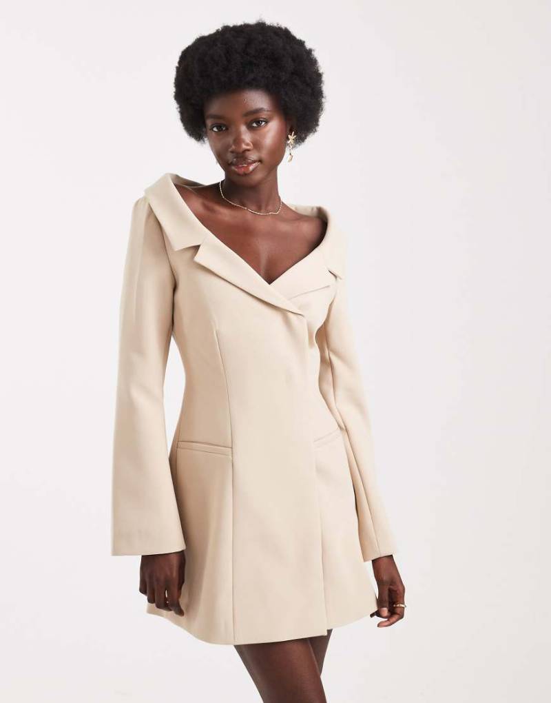 ASOS DESIGN - Schulterfreies Blazer-Kleid in Kamelbraun-Neutral von ASOS DESIGN