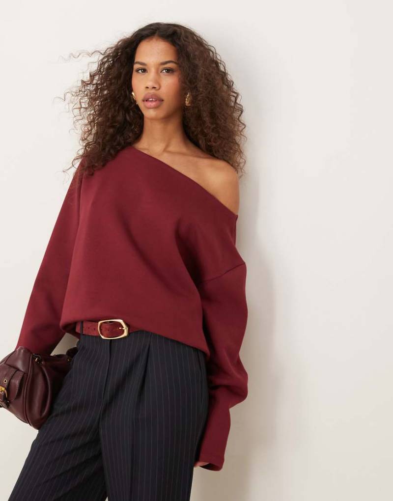 ASOS DESIGN - Schulterfreies Interlock-Sweatshirt in Burgunderrot mit Oversize-Schnitt von ASOS DESIGN
