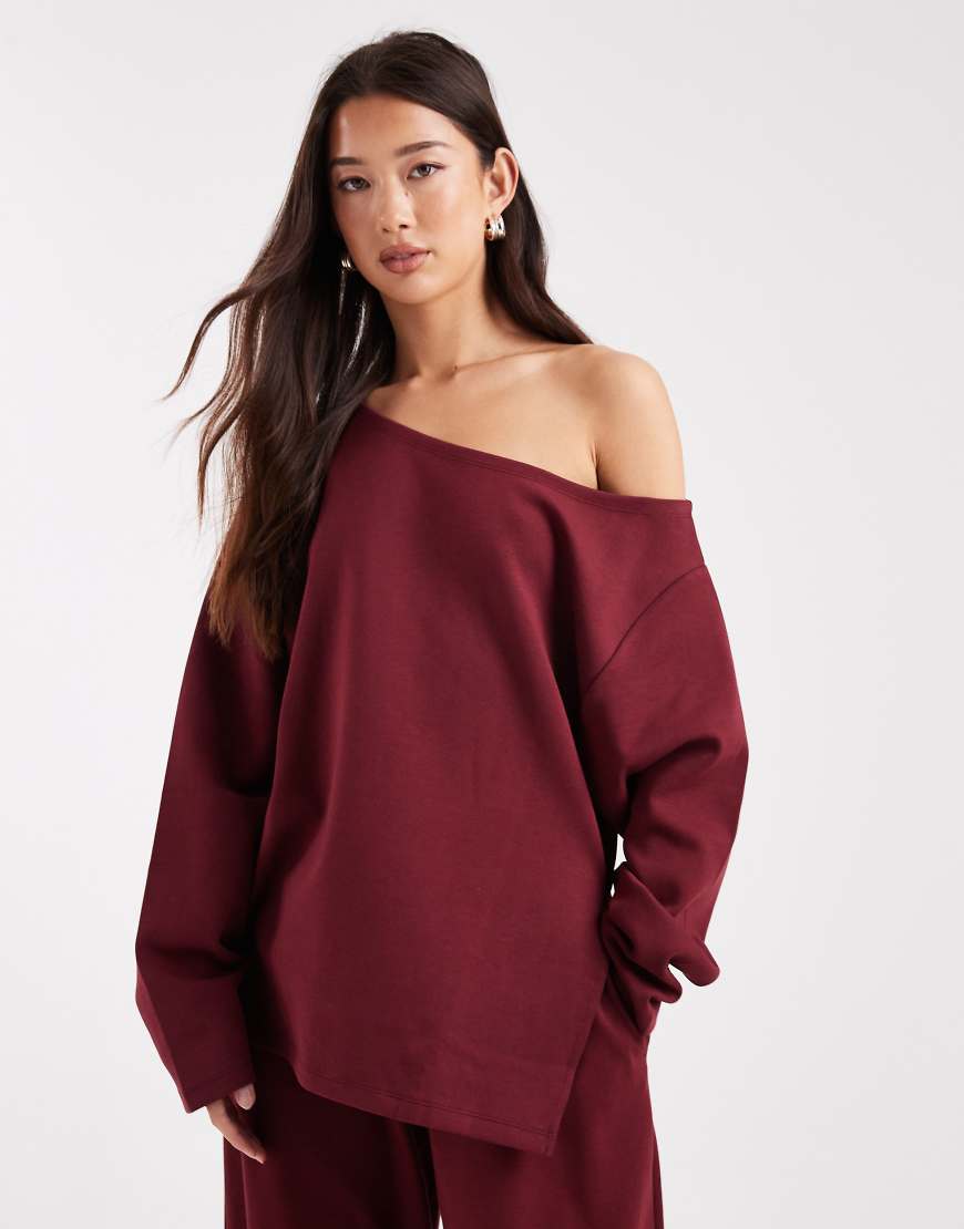 ASOS DESIGN - Schulterfreies Interlock-Sweatshirt in Burgunderrot mit Oversize-Schnitt von ASOS DESIGN