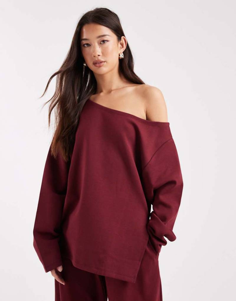 ASOS DESIGN - Schulterfreies Interlock-Sweatshirt in Burgunderrot mit Oversize-Schnitt ASOS DESIGN - Schulterfreies Interlock-Sweatshirt in Burgunderrot mit Oversize-Schnitt von ASOS DESIGN