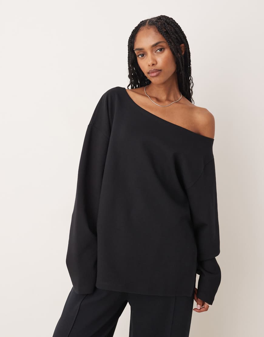 ASOS DESIGN - Schulterfreies Interlock-Sweatshirt in Schwarz mit Oversize-Schnitt von ASOS DESIGN