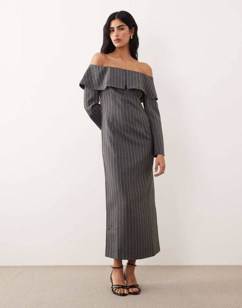 ASOS DESIGN - Schulterfreies Midi-Bleistiftkleid in Grau mit Nadelstreifen von ASOS DESIGN