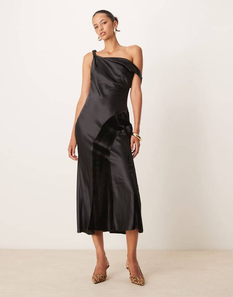 ASOS DESIGN - Schulterfreies Midikleid aus Samt und Satin in Schwarz mit verdrehtem Träger von ASOS DESIGN