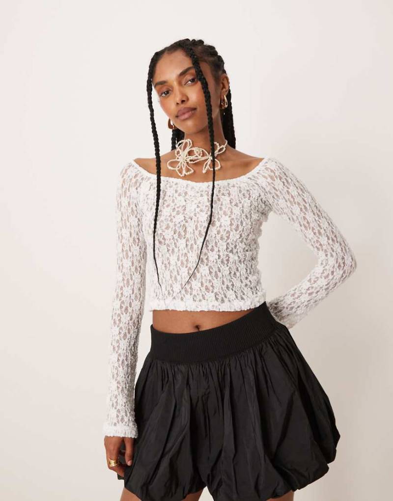ASOS DESIGN - Schulterfreies Oberteil aus Spitze in Cremeweiß von ASOS DESIGN