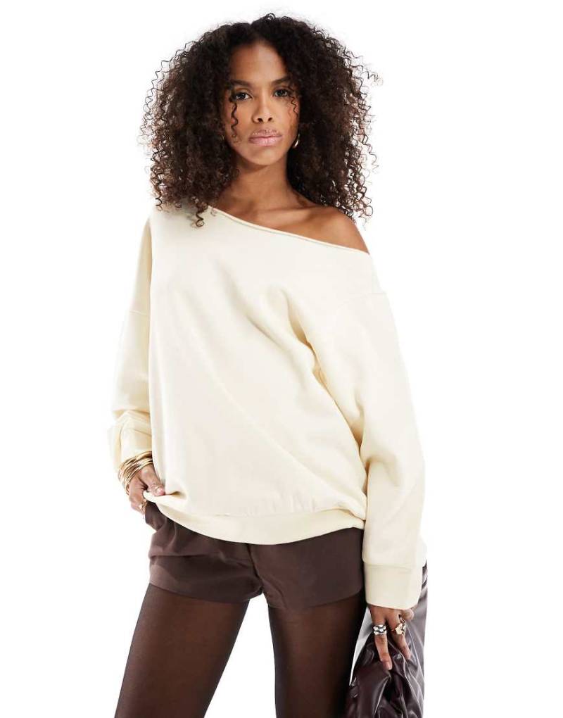 ASOS DESIGN - Schulterfreies Oversize-Sweatshirt in Weiß von ASOS DESIGN