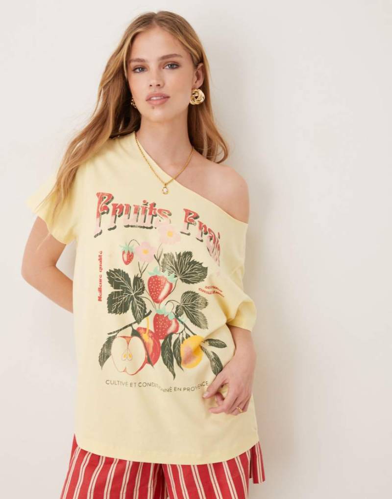 ASOS DESIGN - Schulterfreies Oversize-T-Shirt in Gelb mit Frucht-Print von ASOS DESIGN