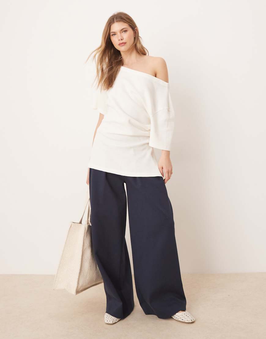 ASOS DESIGN - Schulterfreies T-Shirt in verwaschenem Creme mit Waffelstruktur und betonter Taille-Weiß ASOS DESIGN - Schulterfreies T-Shirt in verwaschenem Creme mit Waffelstruktur und betonter Taille-Weiß von ASOS DESIGN