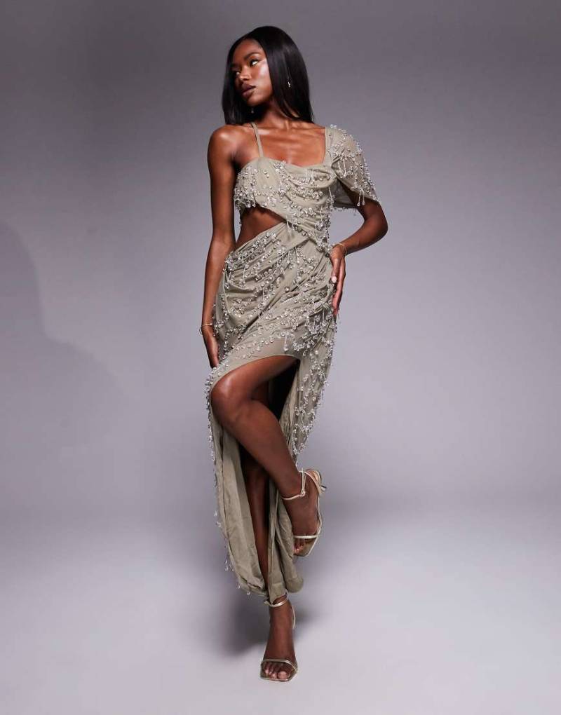 ASOS DESIGN - Schulterfreies drapiertes Bandeau-Maxikleid in Hellgrau mit Perlenbesatz von ASOS DESIGN