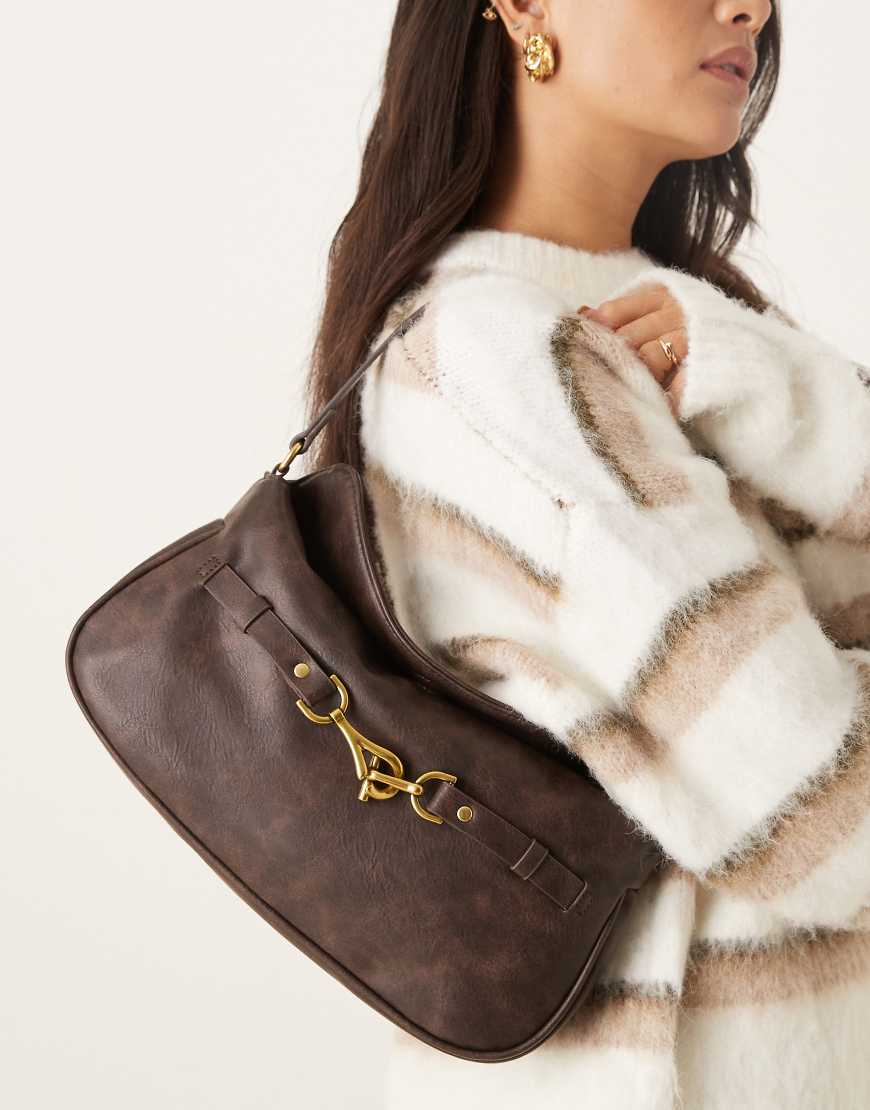 ASOS DESIGN - Schultertasche in gewaschenem Braun mit Überschlag-Klappe und Metalldetail-Brown von ASOS DESIGN