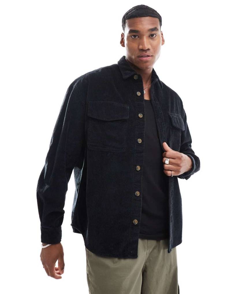 ASOS DESIGN - Schwarzes Oversize-Hemd aus Cord im 90er-Jahre-Stil mit aufgesetzter Tasche von ASOS DESIGN