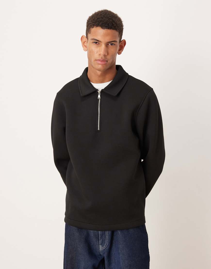 ASOS DESIGN - Schwarzes Polo-Sweatshirt aus schwerem Stoff in Neoprenoptik mit fixiertem Saumabschluss von ASOS DESIGN
