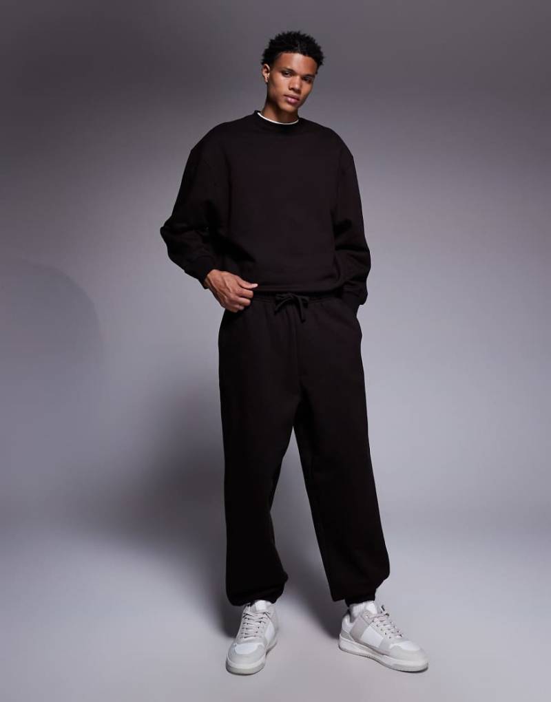 ASOS DESIGN - Schwere, hochwertige Oversize-Jogginghose in Braun, 400 g/m²-Brown von ASOS DESIGN