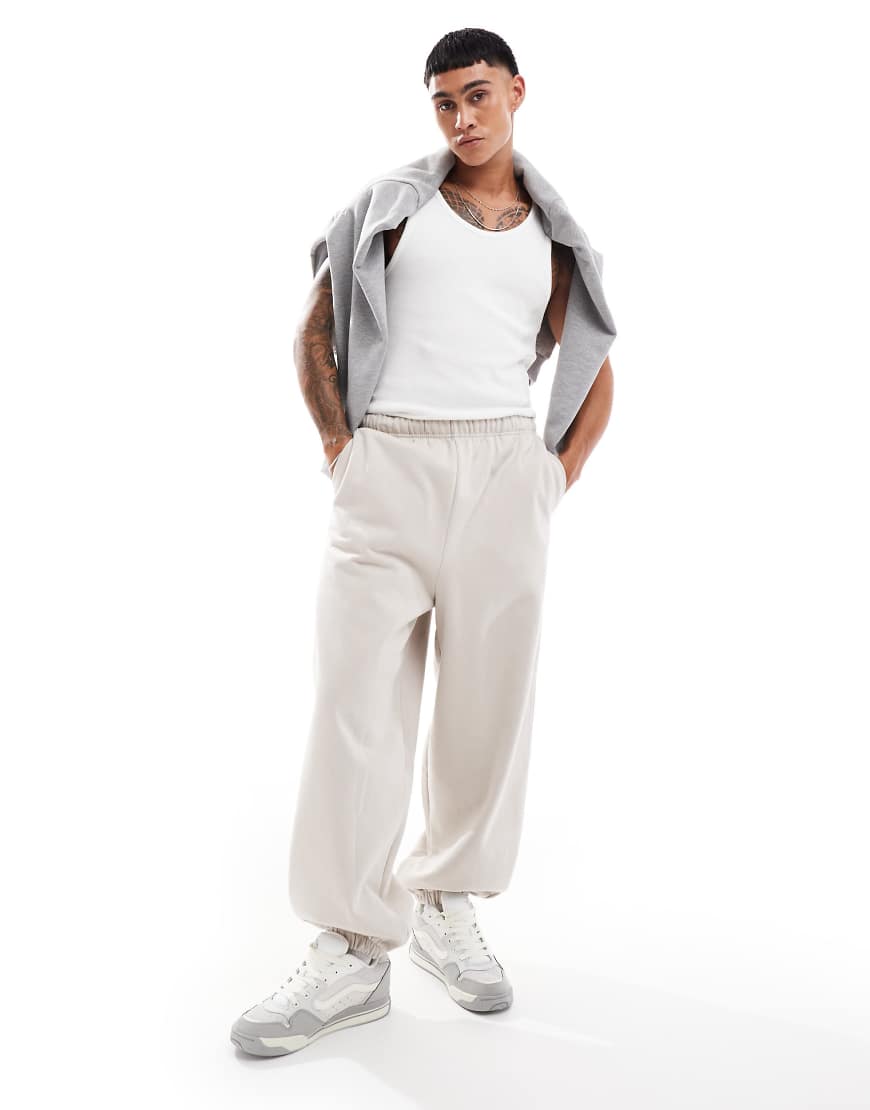 ASOS DESIGN - Schwere Jogginghose in Sand mit Ballonschnitt-Neutral ASOS DESIGN - Schwere Jogginghose in Sand mit Ballonschnitt-Neutral von ASOS DESIGN