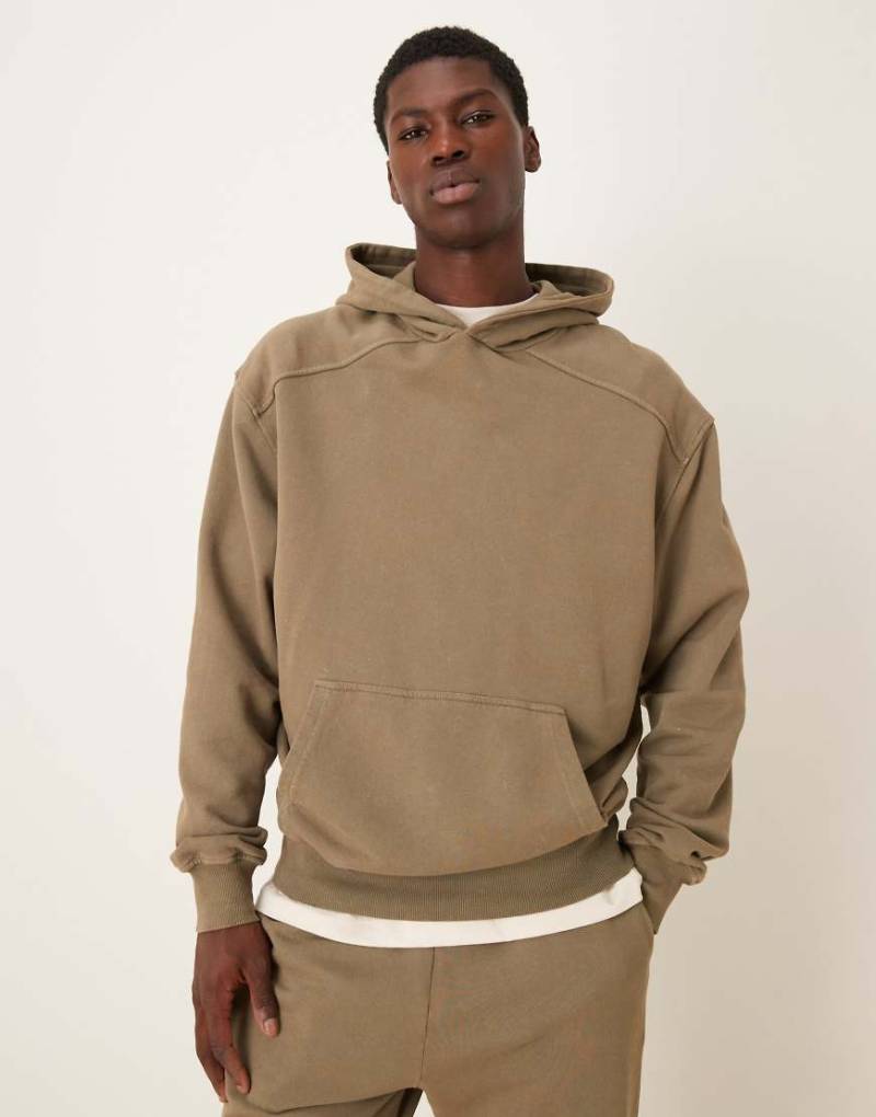ASOS DESIGN - Schwerer, stückgefärbter Kapuzenpullover in Khaki mit kräftiger Waschung, Kombiteil-Grün von ASOS DESIGN