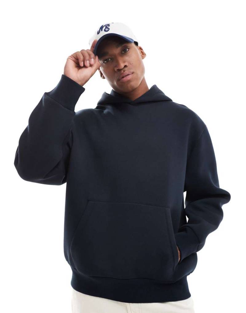 ASOS DESIGN - Schwerer Oversize-Kapuzenpullover aus Neopren-Material in Marineblau von ASOS DESIGN