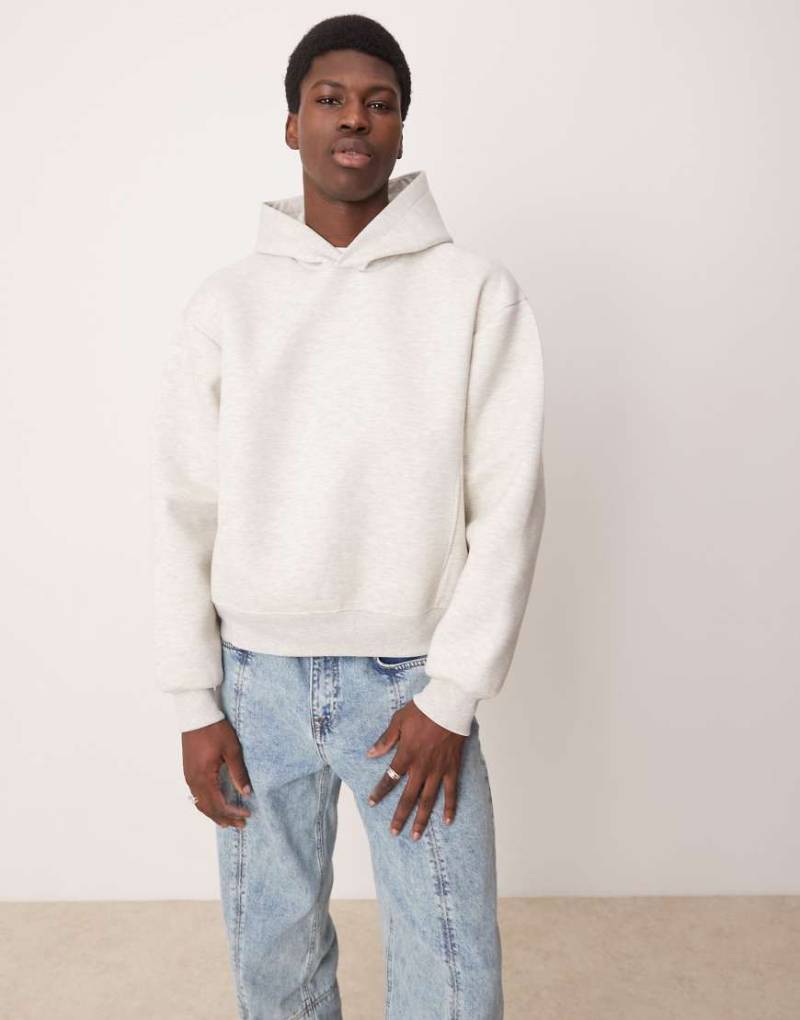 ASOS DESIGN - Schwerer Oversize-Kapuzenpullover aus Neopren-Material in meliertem Grau von ASOS DESIGN