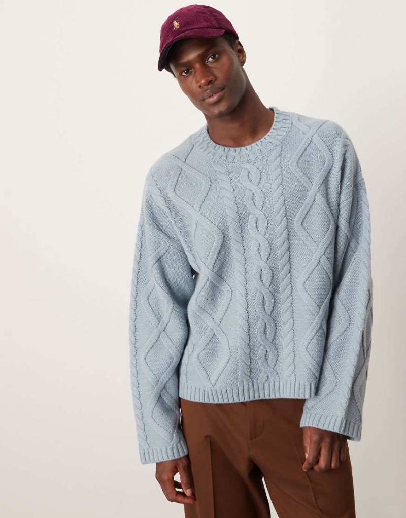 ASOS DESIGN - Schwerer Oversize-Strickpullover aus Wollmix in Hellblau mit Zopfmuster und Rundhalsausschnitt-Grau von ASOS DESIGN