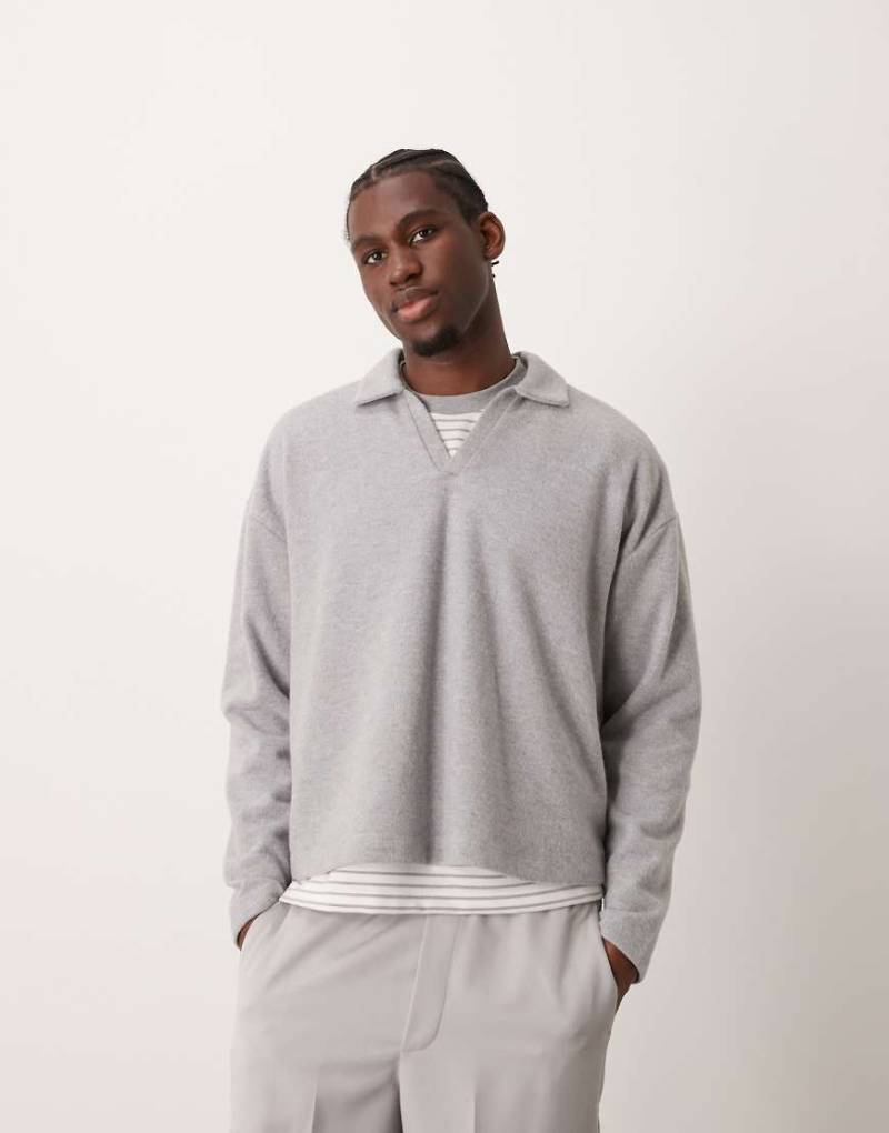 ASOS DESIGN - Schwerer Polo-Pullover in Grau mit Oversize-Schnitt und angerauter Rippenstruktur von ASOS DESIGN