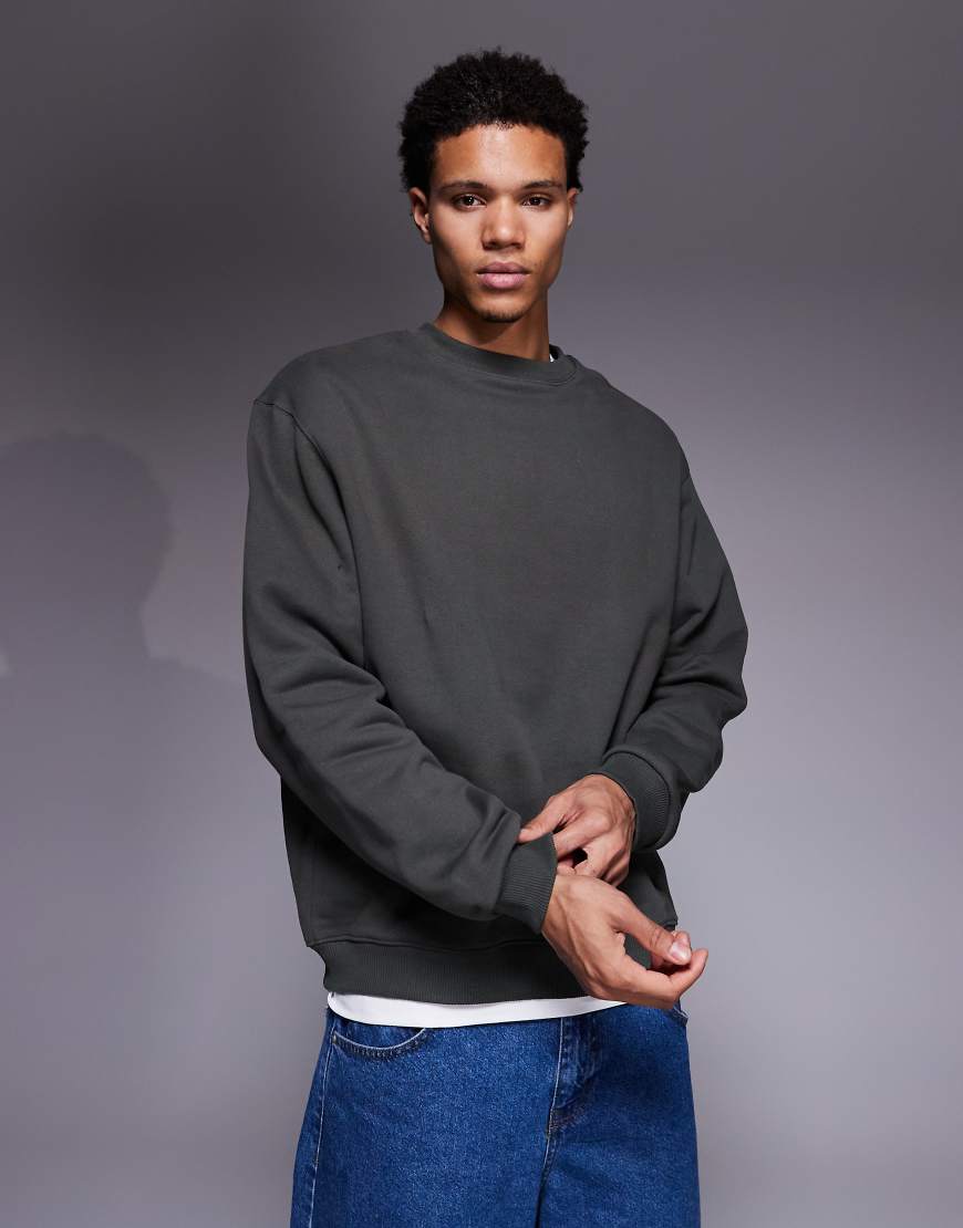 ASOS DESIGN - Schweres, hochwertiges Sweatshirt in Dunkelgrün, 400 g/m² von ASOS DESIGN