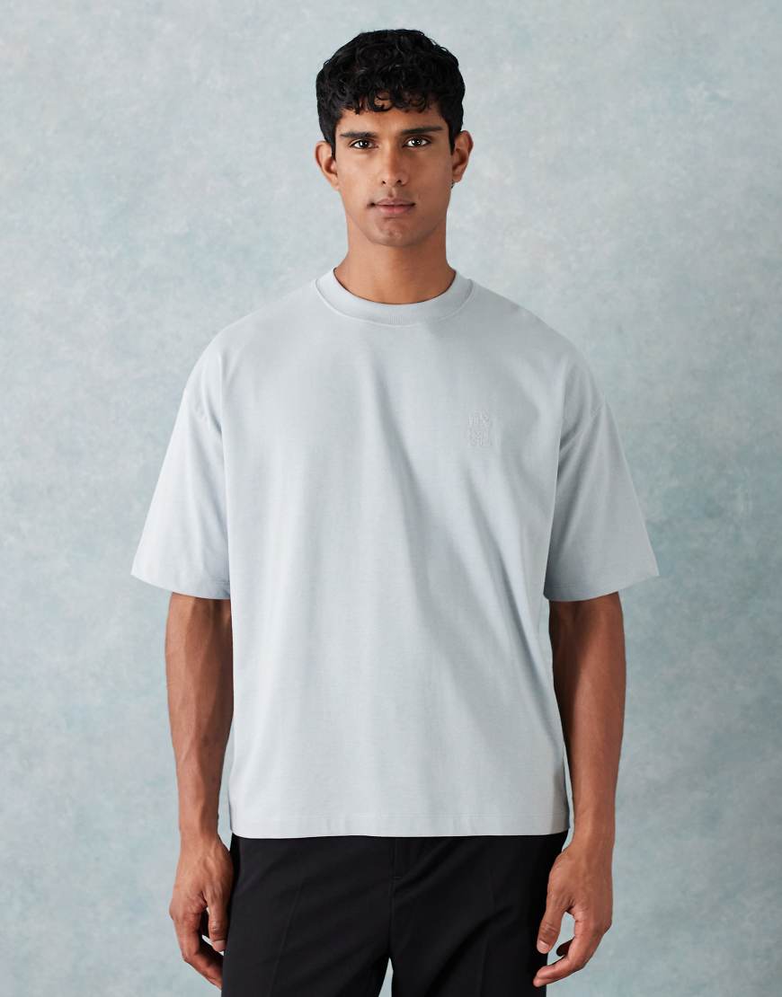 ASOS DESIGN - Schweres, kastenförmiges Oversize-T-Shirt in Grau mit Logo-Stickerei auf der Brust und Struktur von ASOS DESIGN
