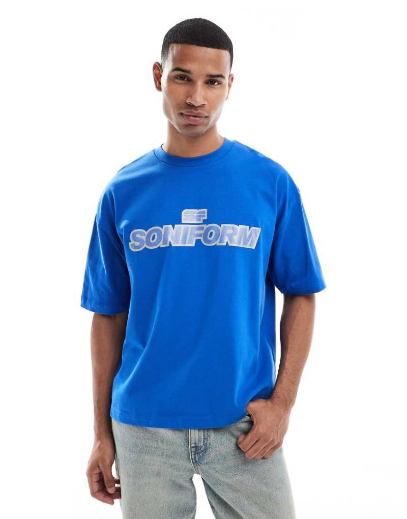 ASOS DESIGN - Schweres, kastiges Oversize-T-Shirt in Blau mit Front-Grafik von ASOS DESIGN