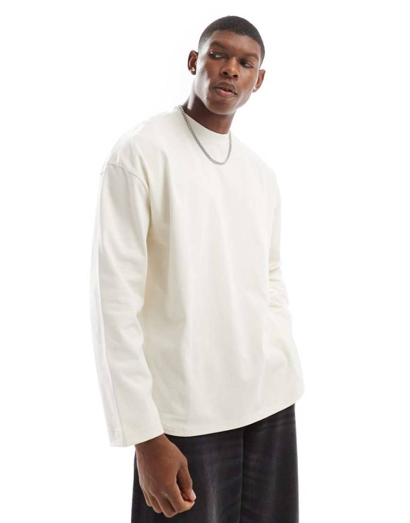 ASOS DESIGN - Schweres, langärmliges Oversize-Shirt in Creme mit gestepptem Saum-Weiß von ASOS DESIGN