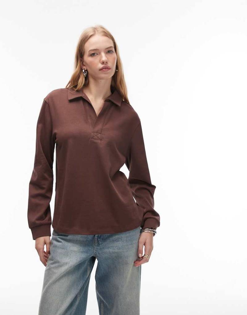 ASOS DESIGN - Schweres, langärmliges T-Shirt in Schokobraun mit Rugby-Kragen-Brown von ASOS DESIGN