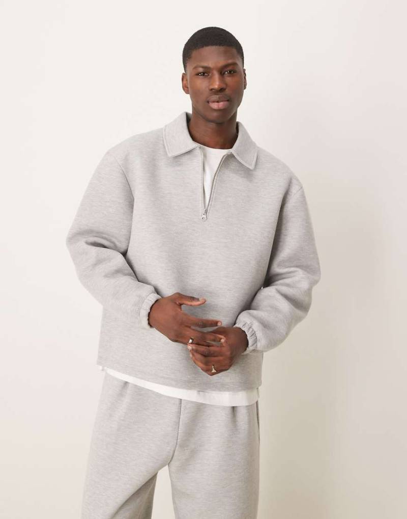 ASOS DESIGN - Relaxed-Fit-Sweatshirt in meliertem Grau aus schwerem Stoff in Neoprenoptik mit fixiertem Saumabschluss von ASOS DESIGN