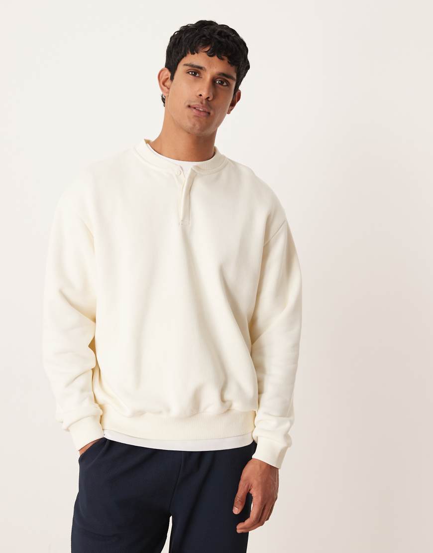 ASOS DESIGN - Schweres Oversize-Sweatshirt in Ecru mit Henley-Ausschnitt-Neutral von ASOS DESIGN
