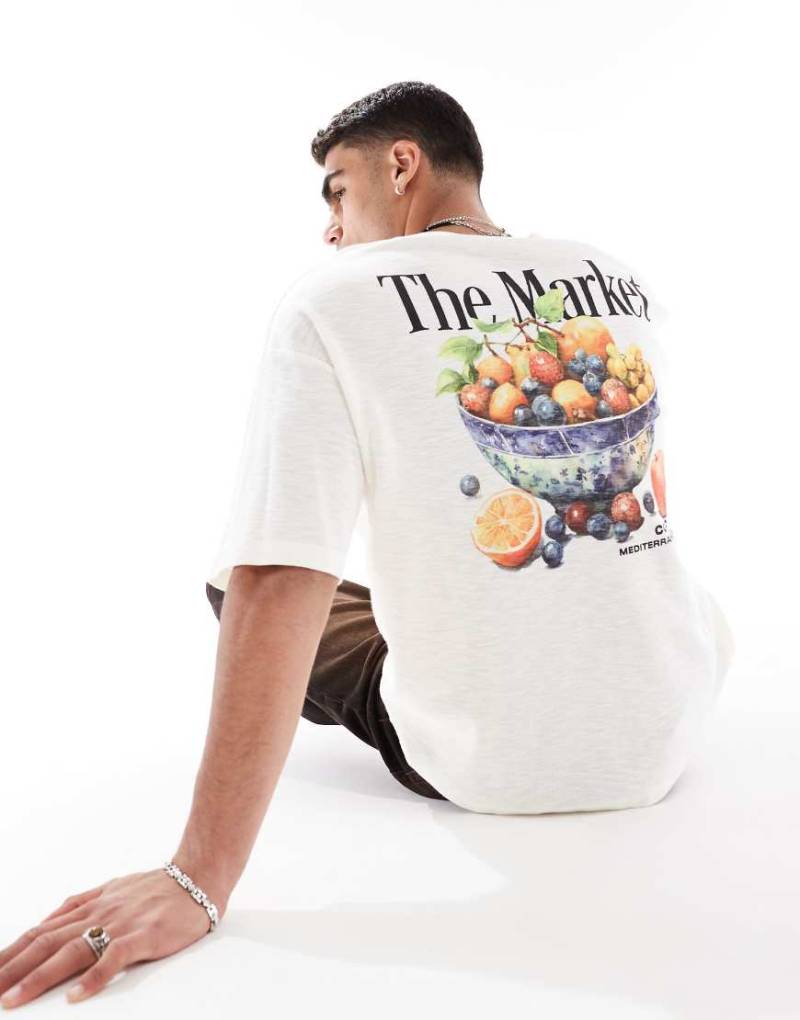 ASOS DESIGN - Schweres Oversize-T-Shirt aus strukturiertem Stoff in Wollweiß mit Fruchtgrafik auf der Rückseite von ASOS DESIGN