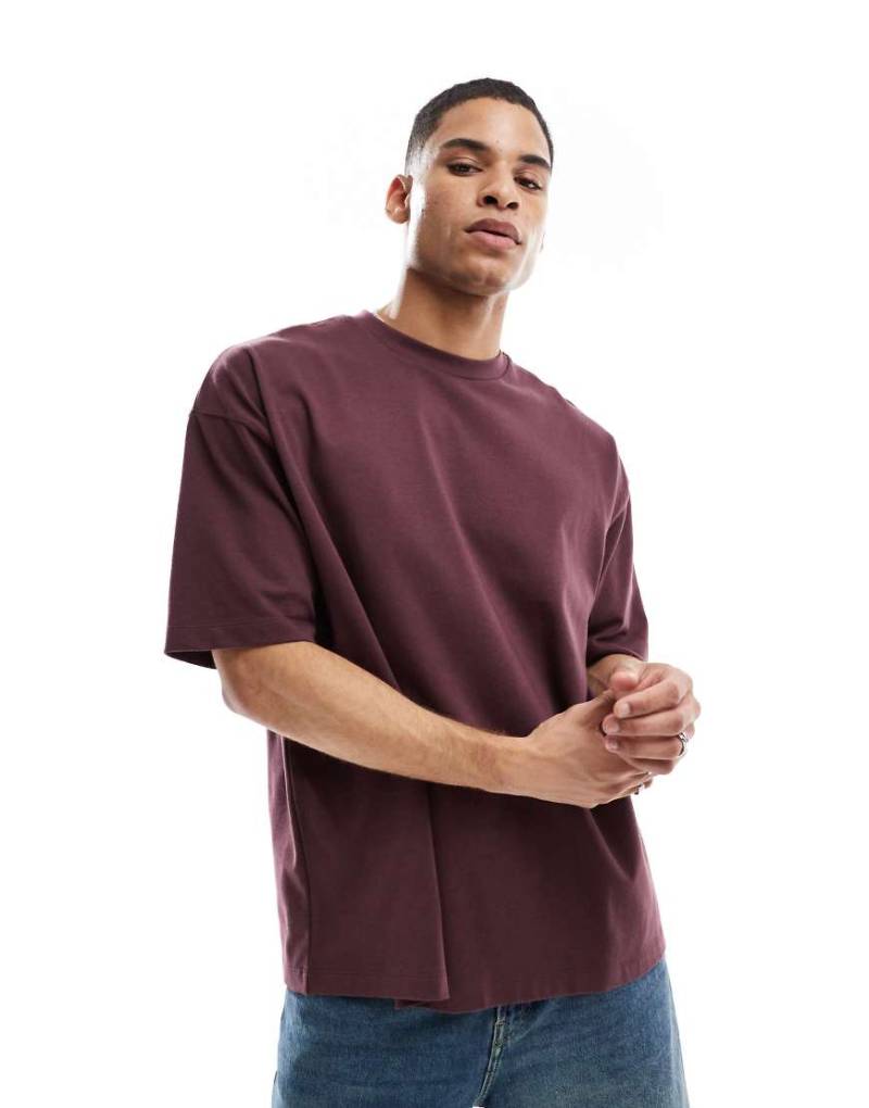 ASOS DESIGN - Schweres Oversize-T-Shirt in Burgunderrot ASOS DESIGN - Schweres Oversize-T-Shirt in Burgunderrot von ASOS DESIGN