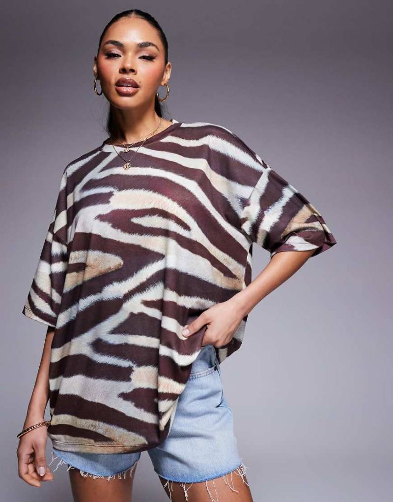 ASOS DESIGN - Schweres Oversize-T-Shirt in Buttermilchgelb mit Zebraprint von ASOS DESIGN