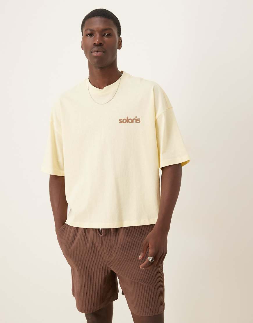 ASOS DESIGN - Schweres Oversize-T-Shirt in Gelb mit überschnittenen Schultern und Print-Detail von ASOS DESIGN