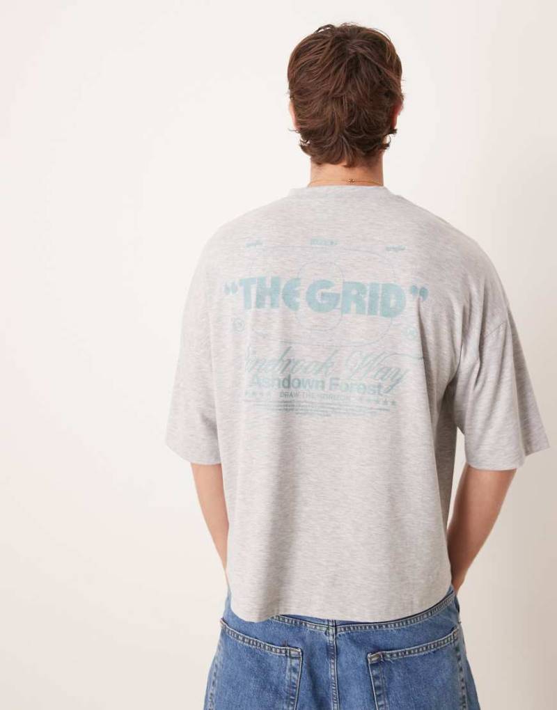 ASOS DESIGN - Schweres Oversize-T-Shirt in Grau meliert mit Rückenprint von ASOS DESIGN