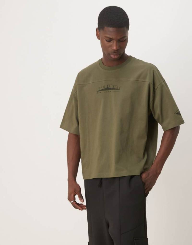 ASOS DESIGN - Schweres Oversize-T-Shirt in Khaki mit Print auf Brusthöhe und Ziernaht-Grün von ASOS DESIGN