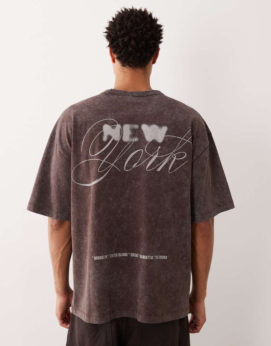 ASOS DESIGN - Schweres Oversize-T-Shirt in verwaschenem Braun mit „New York"-Grafikprint-Brown von ASOS DESIGN