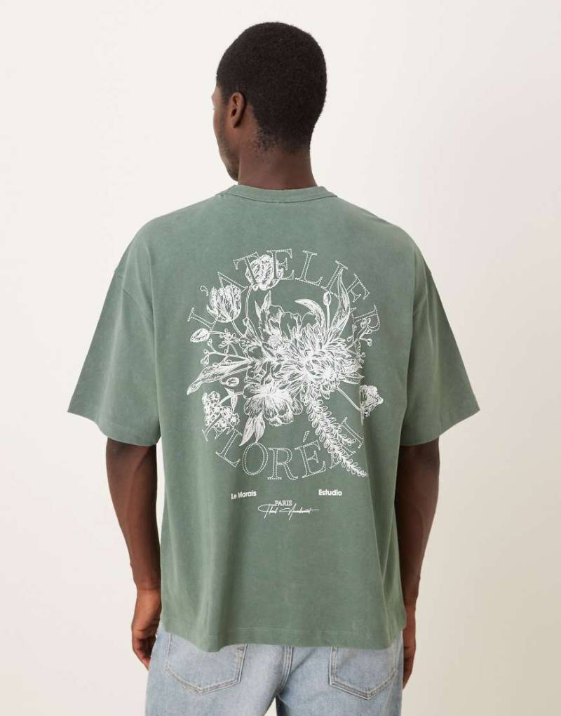ASOS DESIGN - Schweres Oversize-T-Shirt in verwaschenem Grün mit floralem Grafikprint von ASOS DESIGN