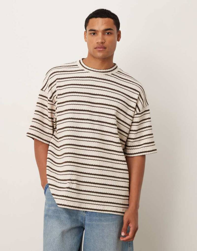 ASOS DESIGN - Schweres Oversize-T-Shirt mit Strukturstreifen in Braun und Creme-Bunt von ASOS DESIGN